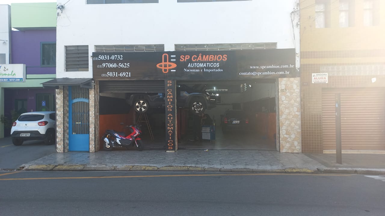Fachada da oficina SP Câmbios Automáticos na Rua Tamoios